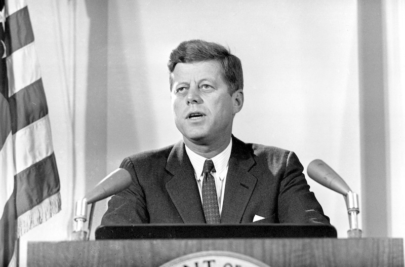 Kezdődött mindez 1961-ben, Kennedy elnök víziója nyomán, aki a nagyban gondolkodás mintaképének is tekinthető.